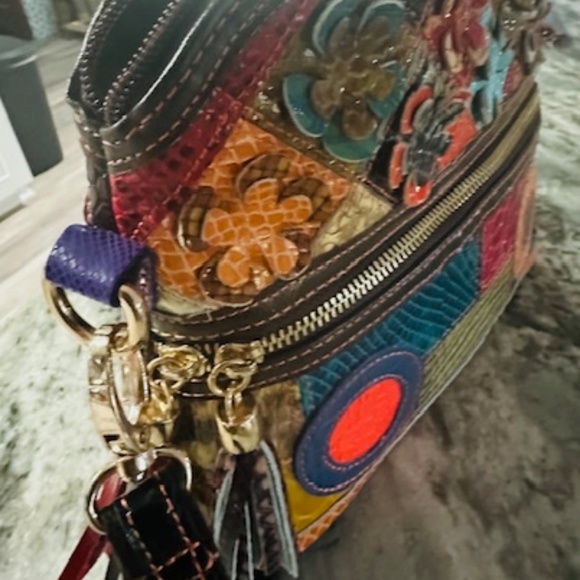 Non Branded Color Flower/Circle Patterned Crossbody Purse - NEW! - Picture 16 of 16